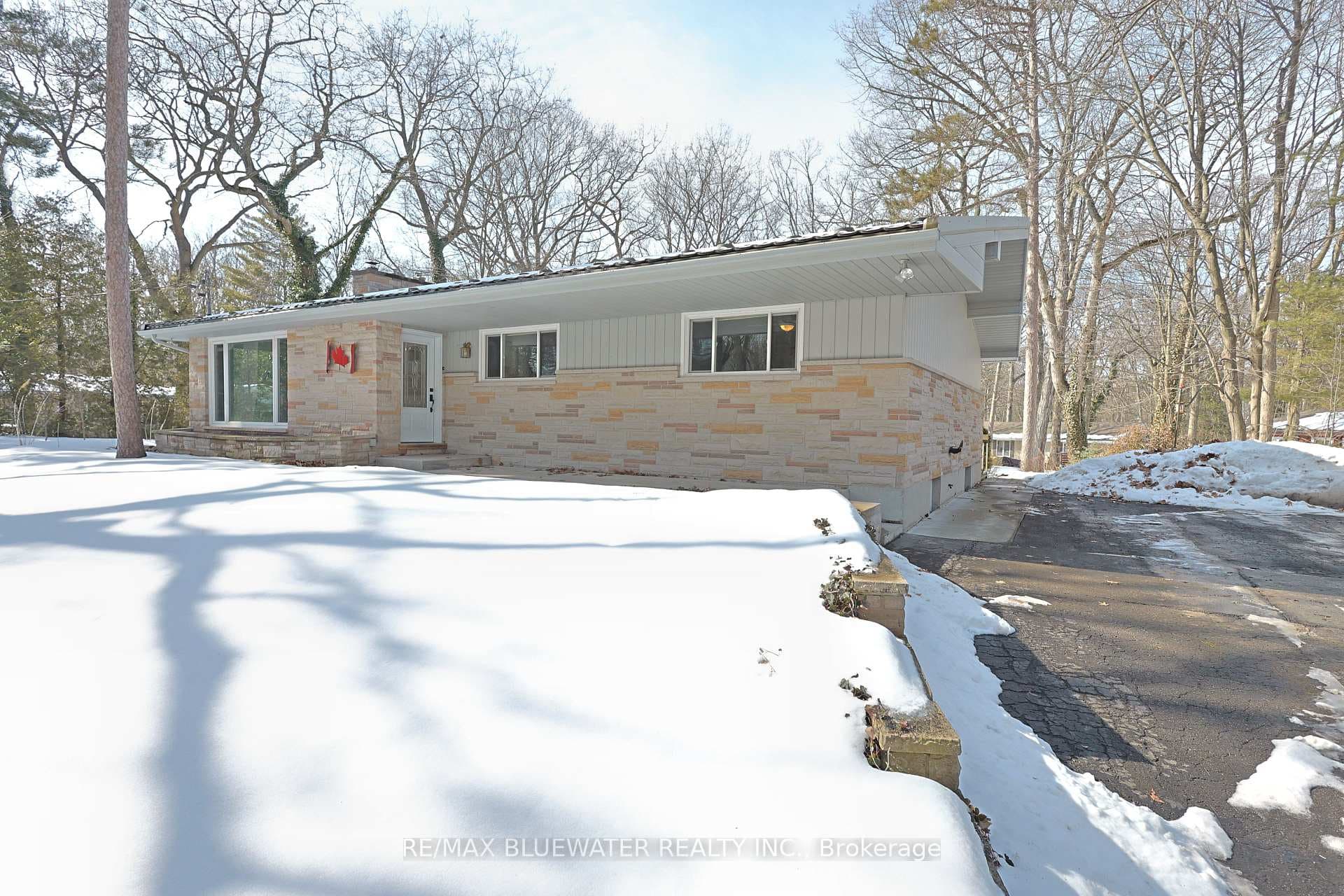 10300 Pines Parkway photo 1