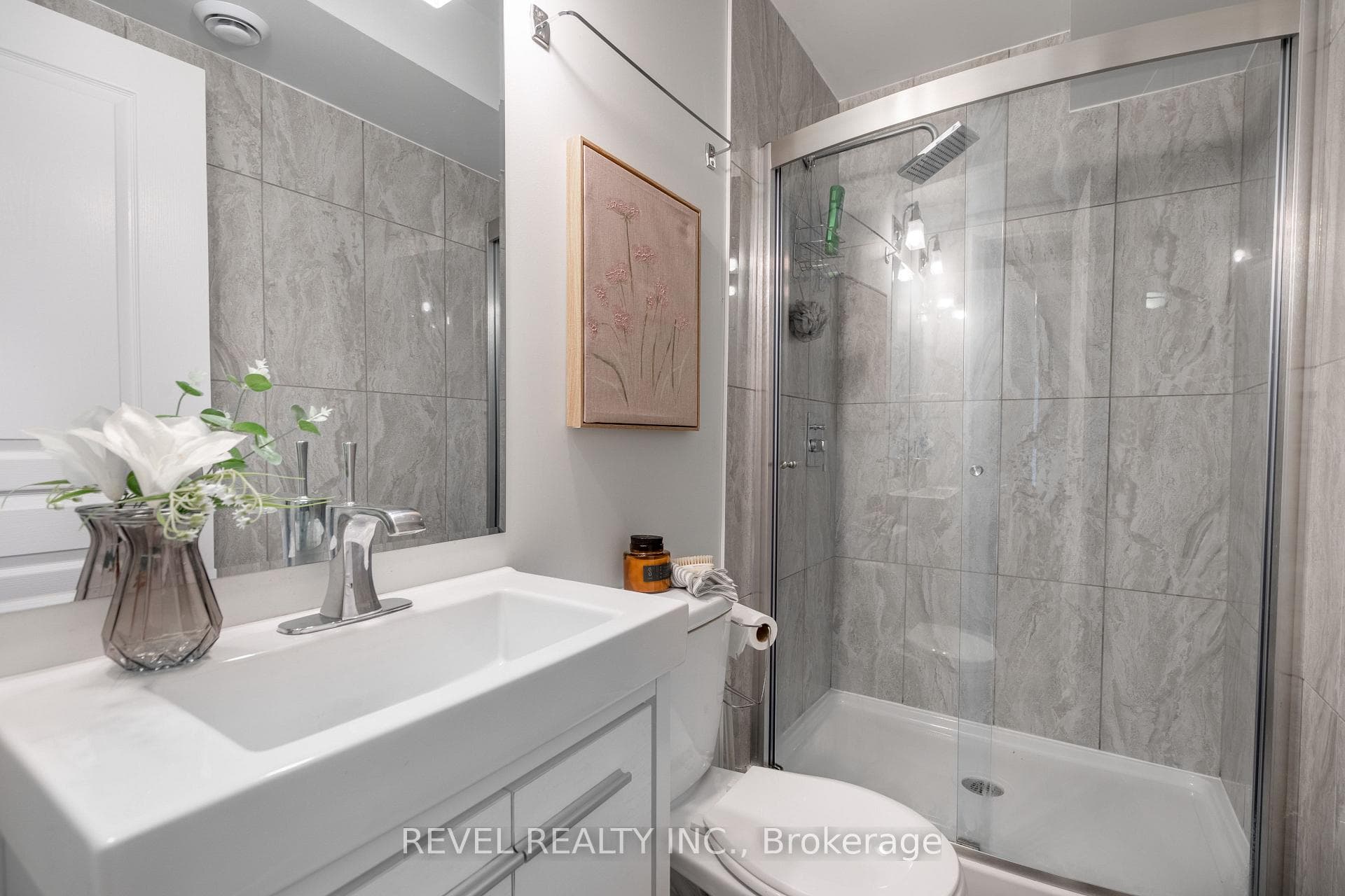 646 Bowan Street photo 17