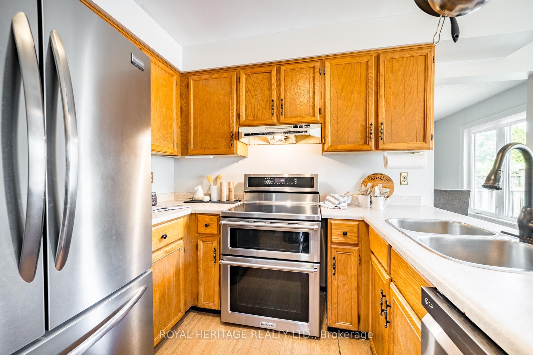 10 Mowat Court photo 13