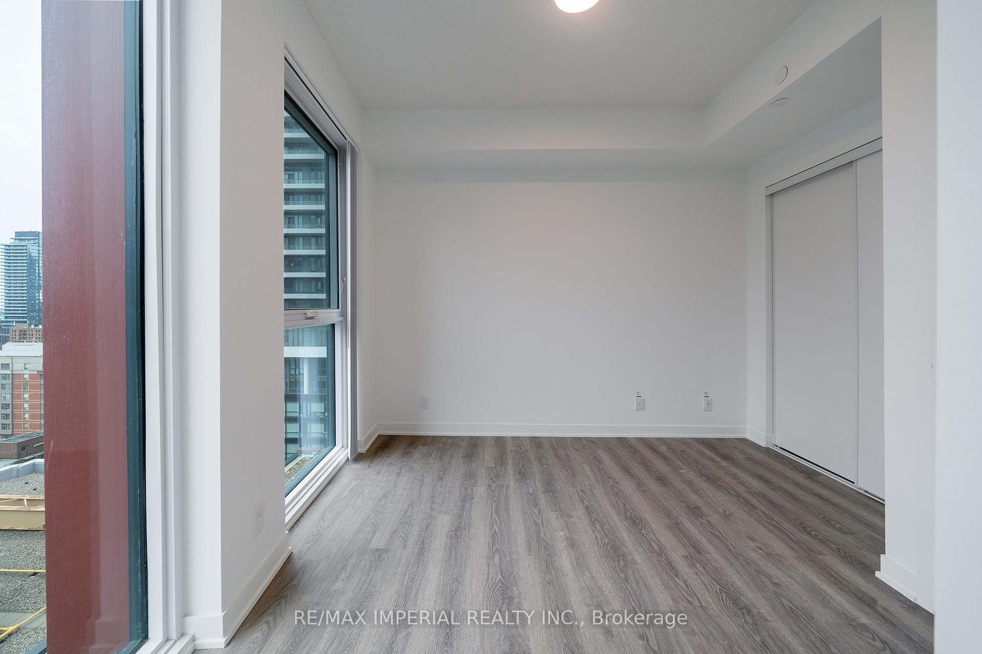 180 Front Street Unit 1603 photo 9