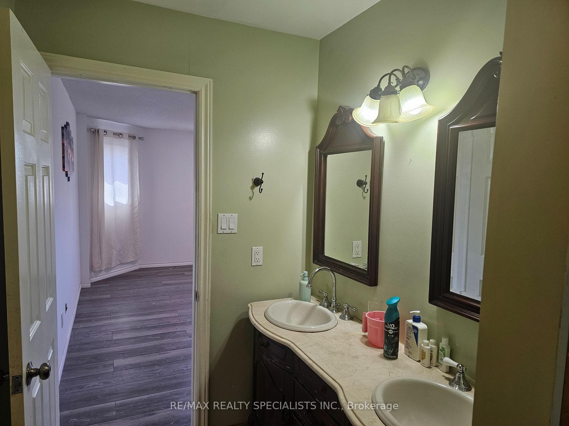 283 Delancey Boulevard photo 35