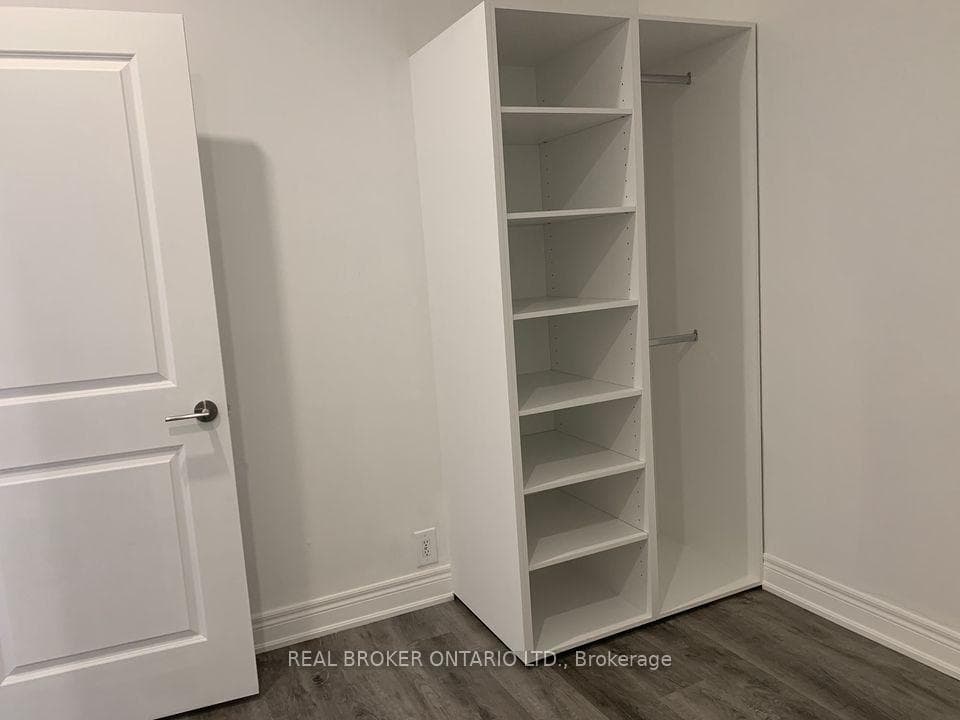 2199 Gerrard Street Unit 4 photo 5