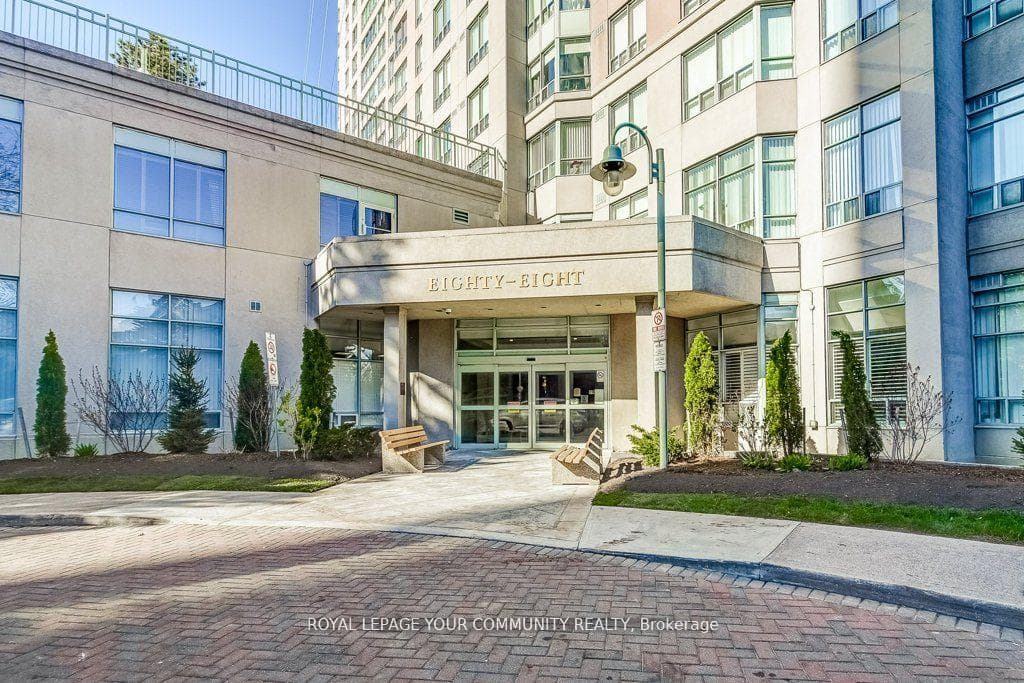 88 Corporate Drive Unit 1817 photo 2
