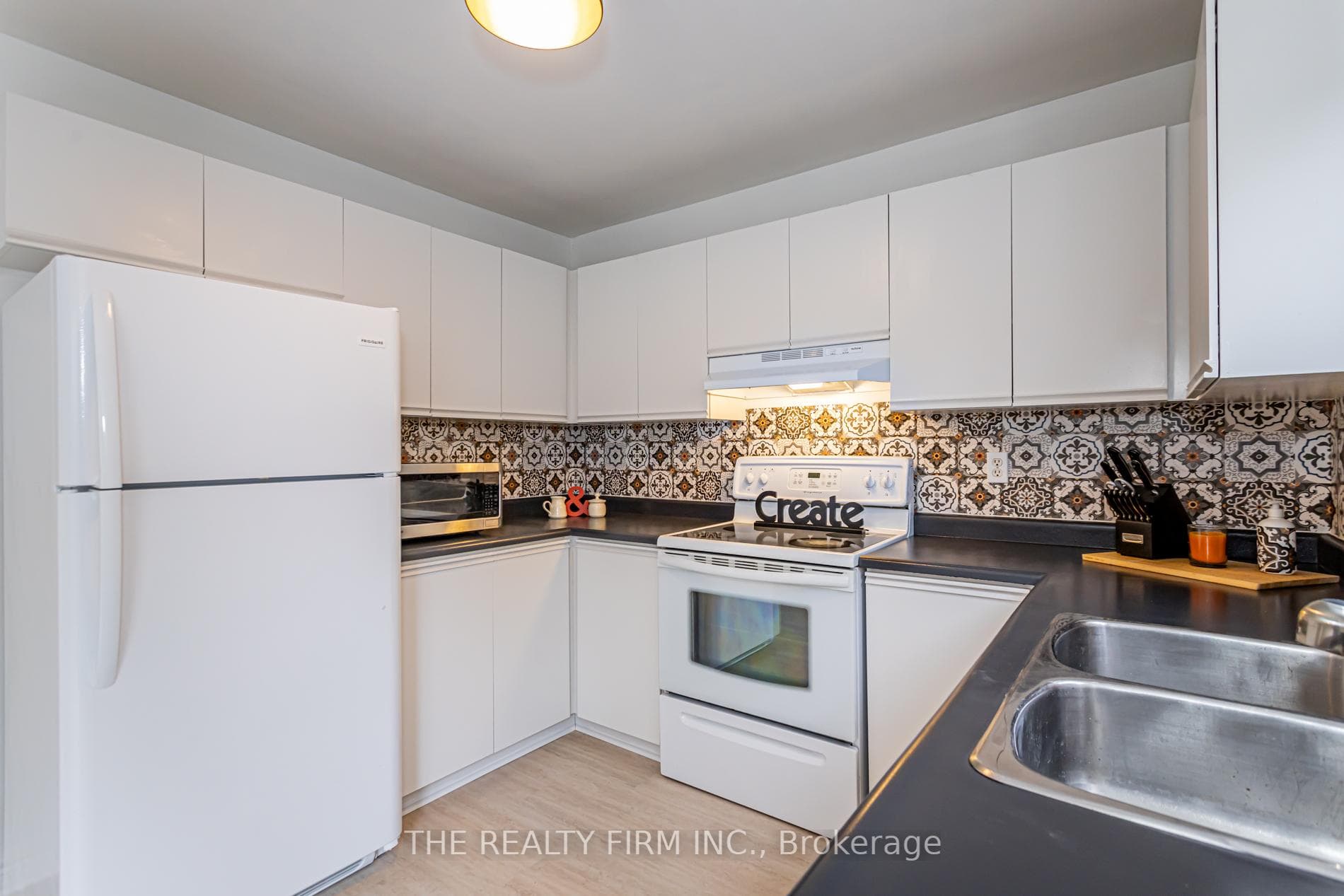 720 Deveron Crescent Unit 62 photo 11