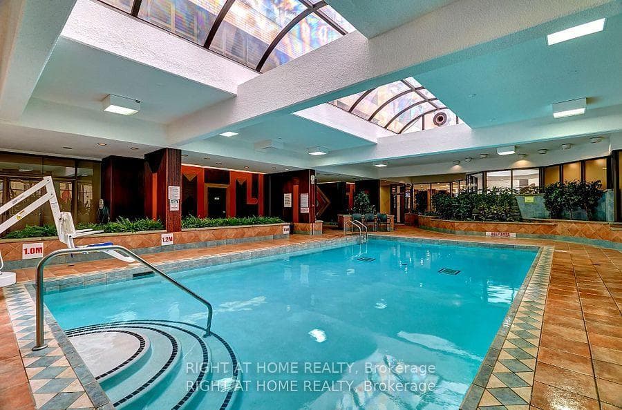 280 Simcoe Street Unit 807 photo 27