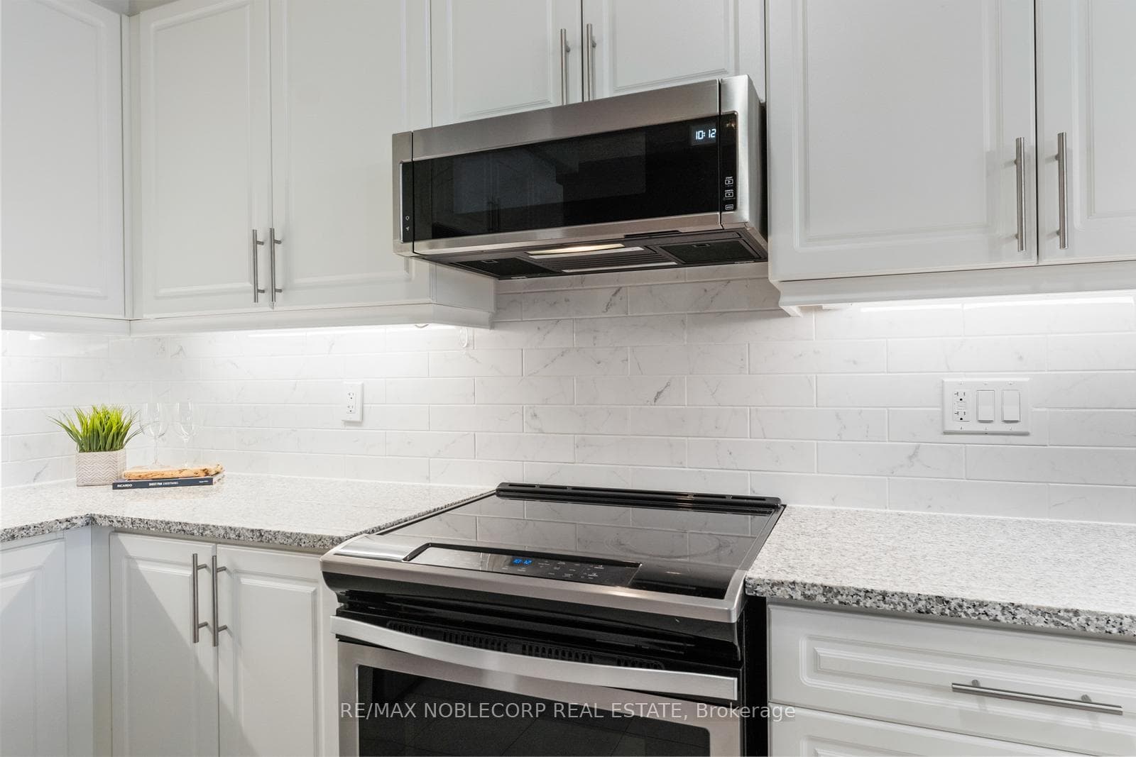 209 Walker Boulevard photo 15