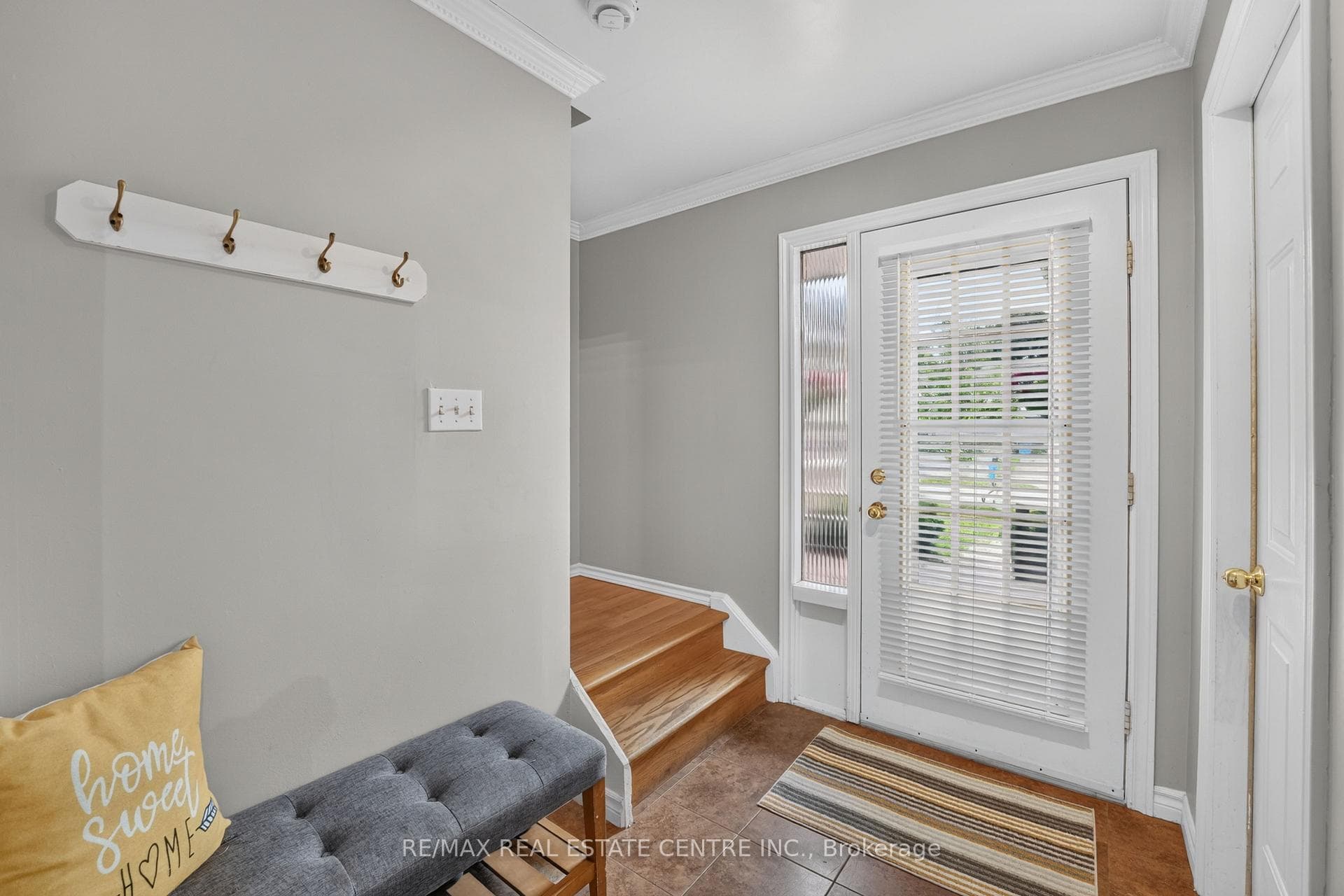 23 Burbank Crescent photo 5