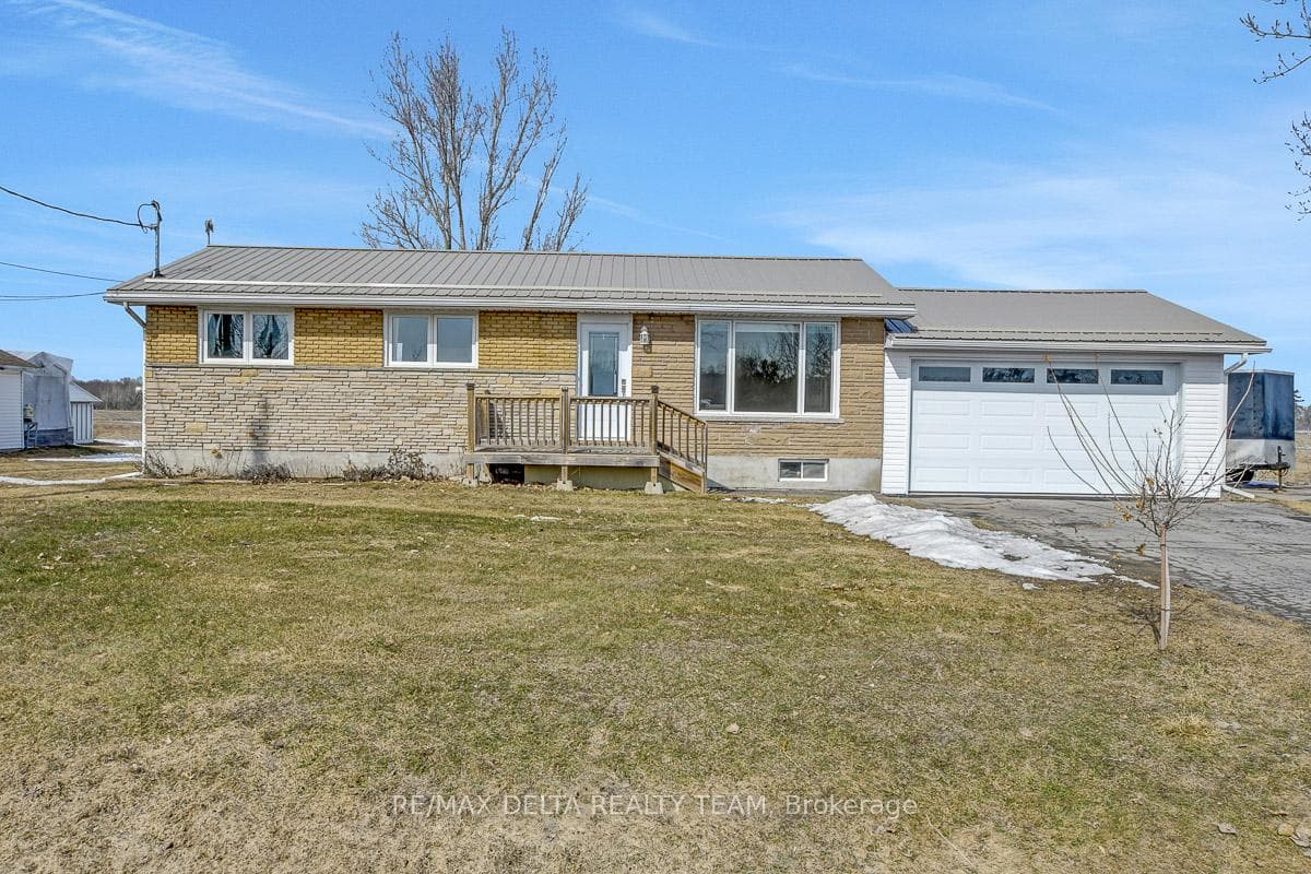 6591 Russell Road photo 1