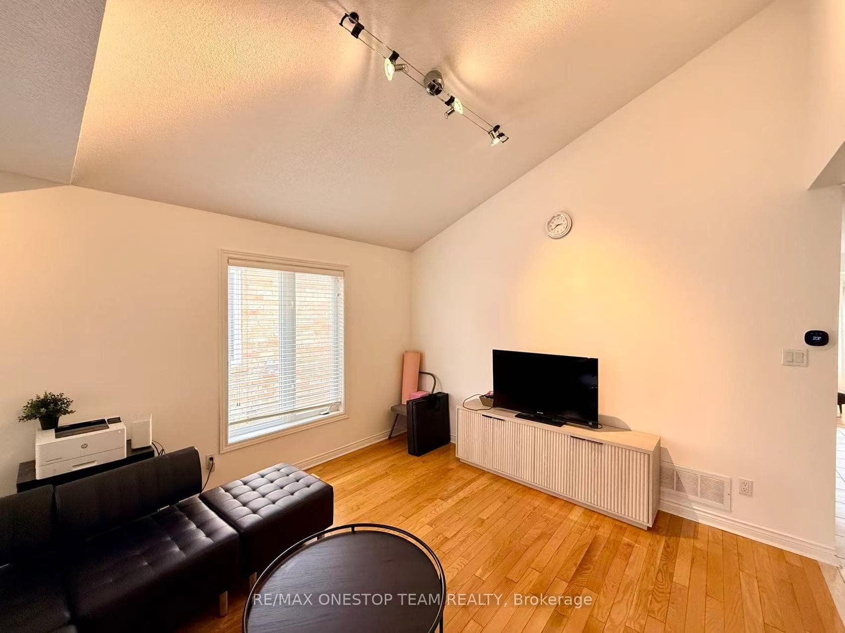 143 Toporowski Avenue photo 4