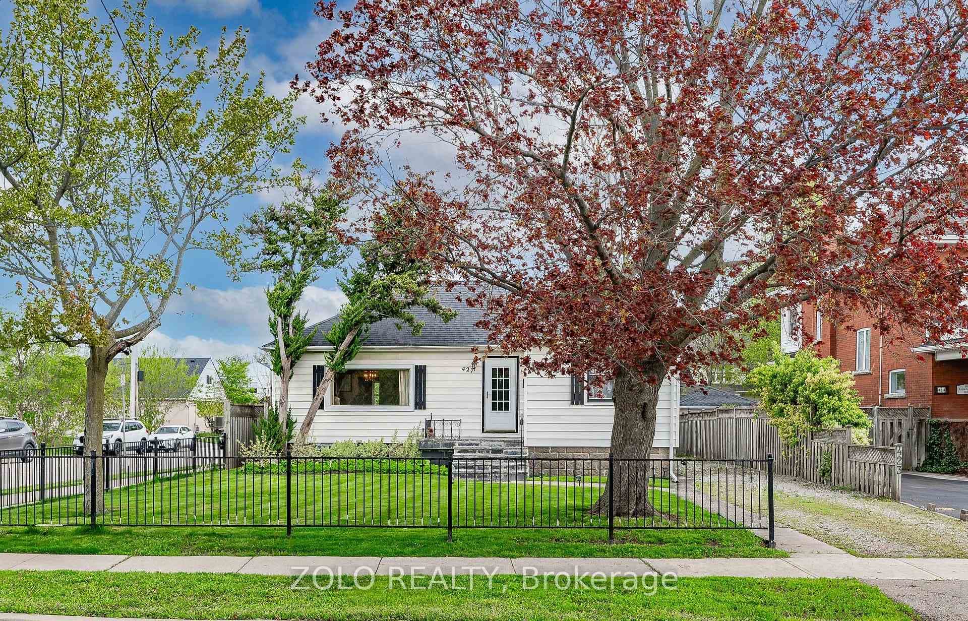 427 Trafalgar Road photo 1
