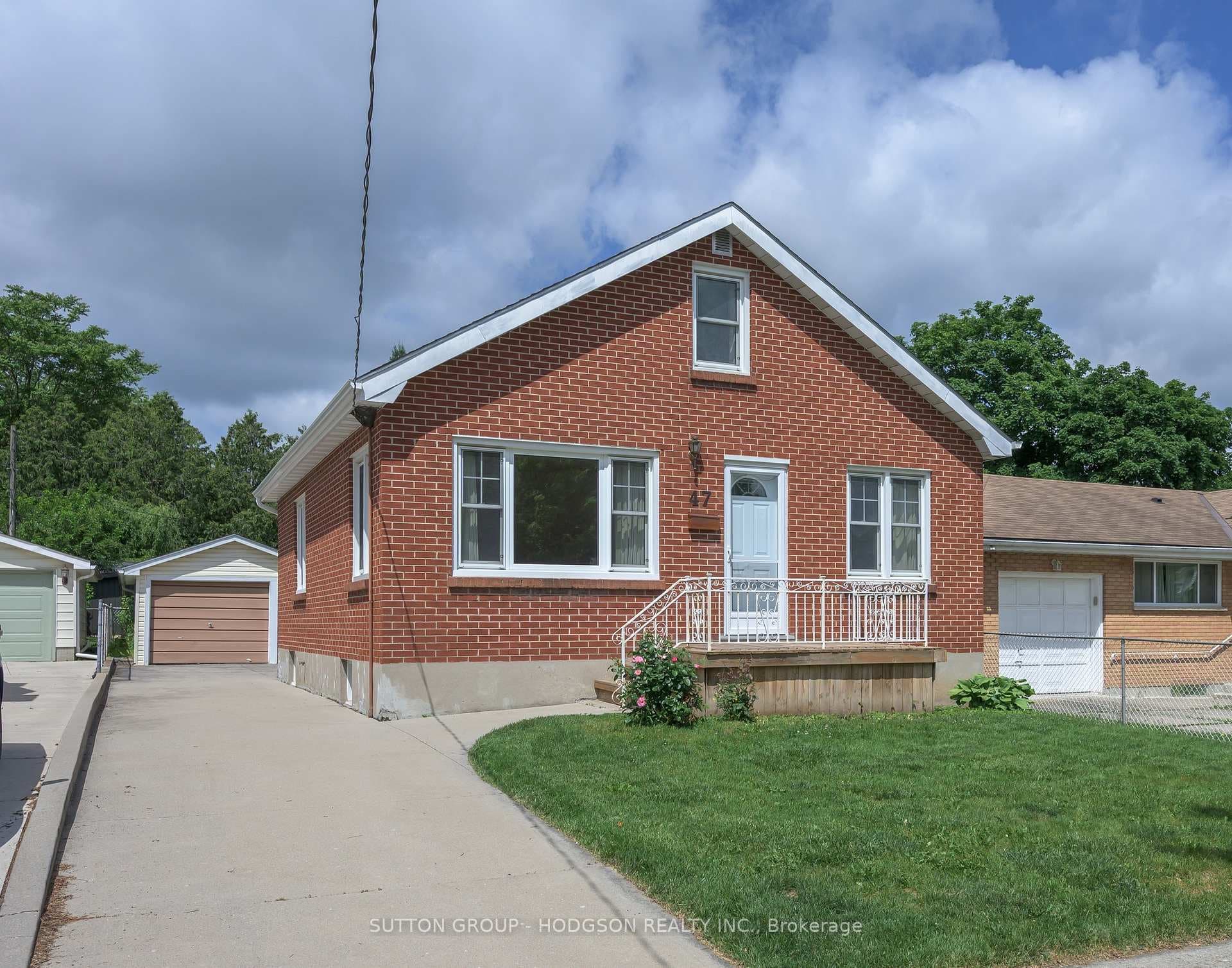 47 MacKay Avenue photo 1