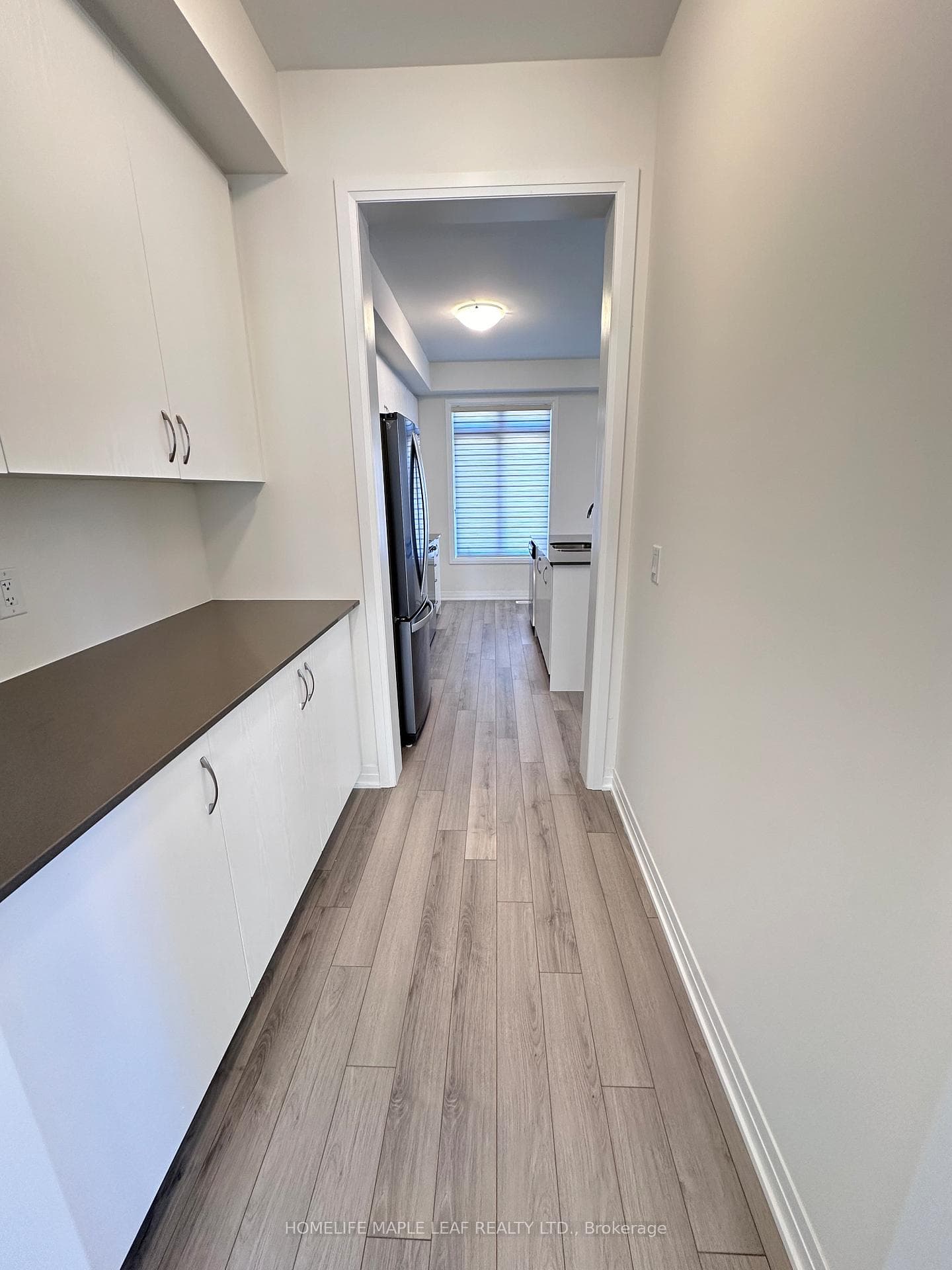 585 COLBORNE Street Unit 201 photo 3