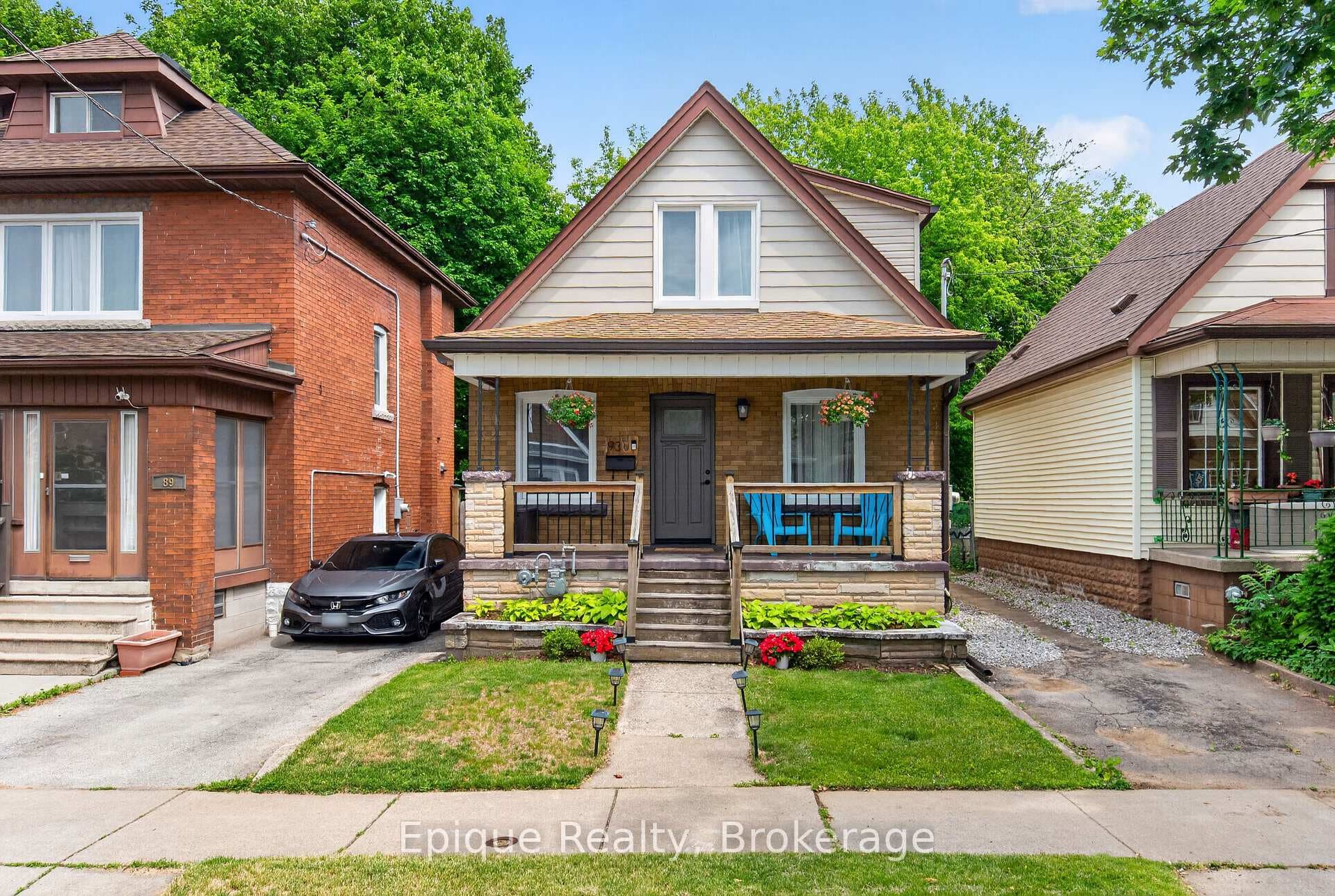 93 Graham Avenue photo 1