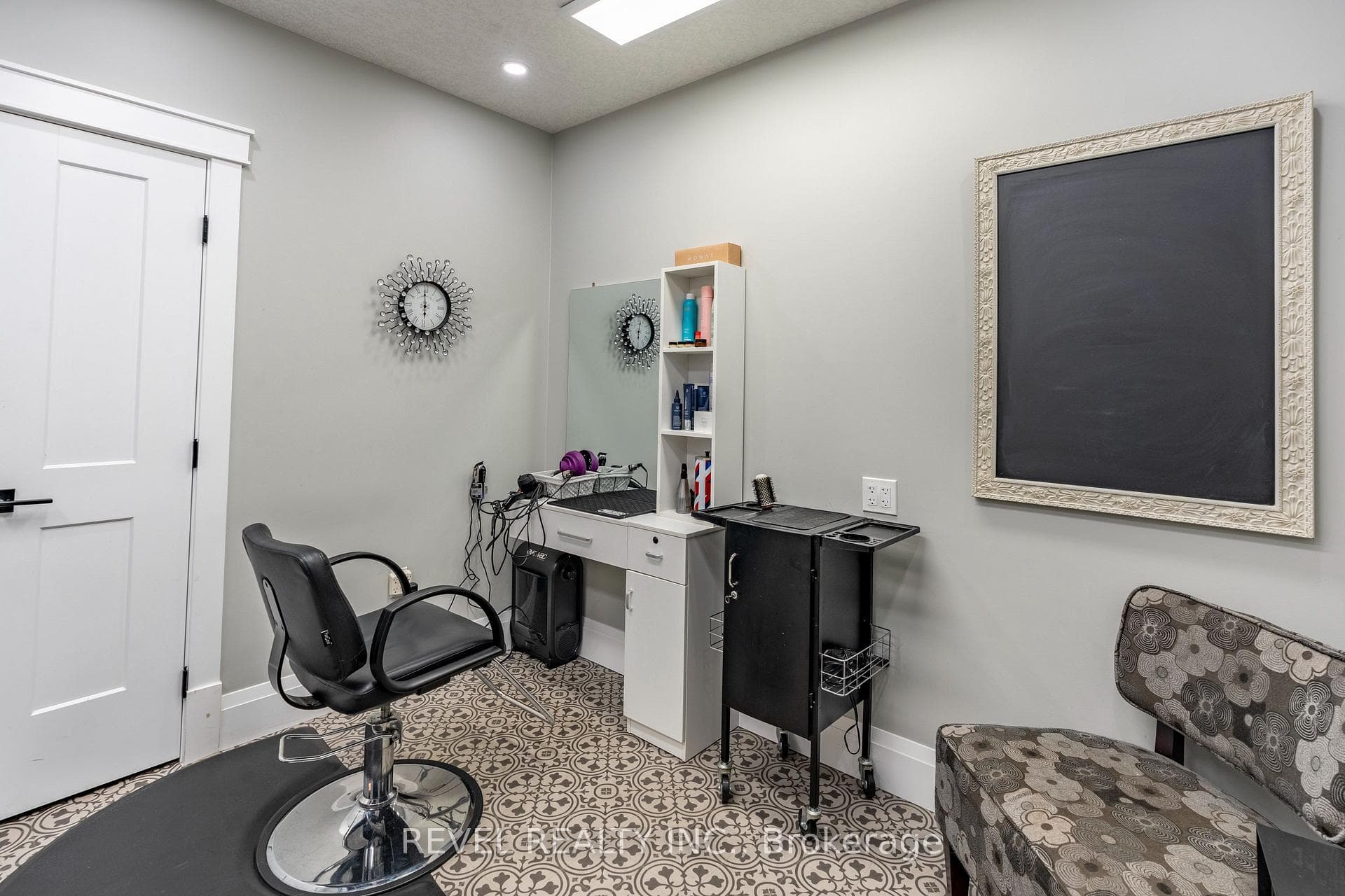 7404 Wellington Road photo 27