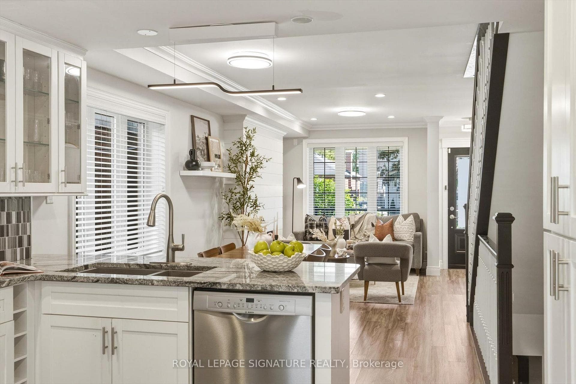 122 Holborne Avenue photo 20