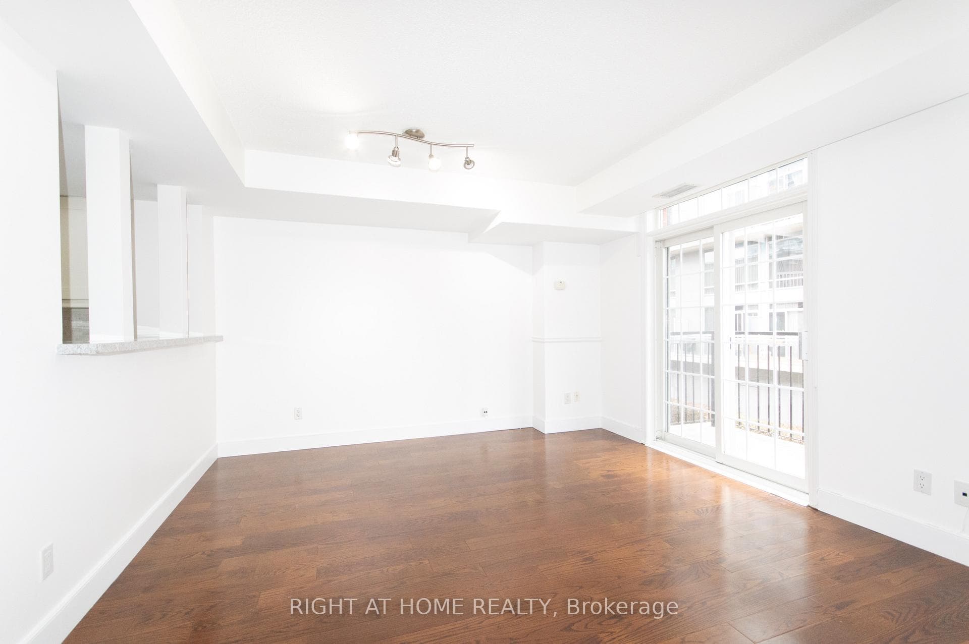 70 Douro Street Unit 269 photo 8