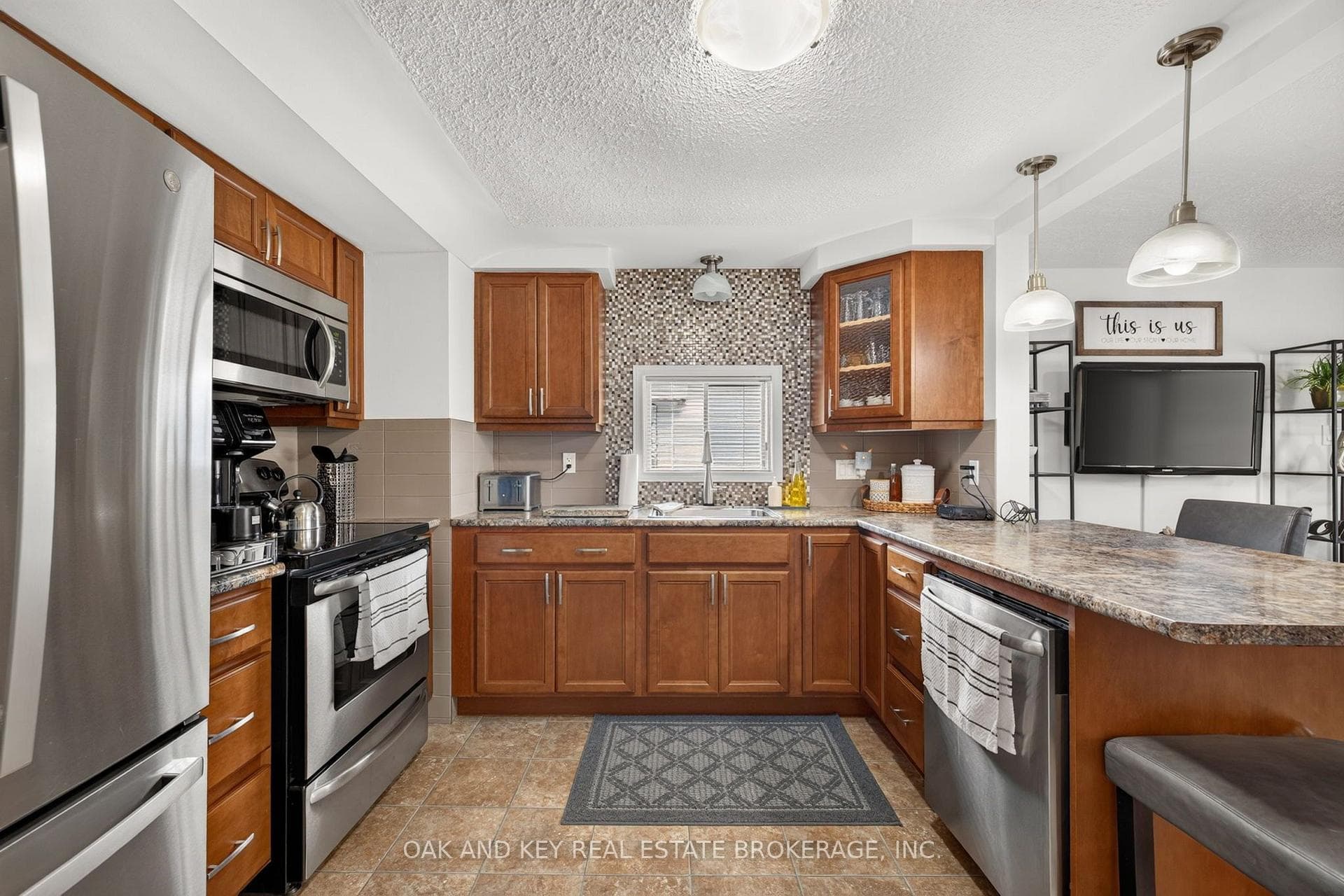 323 Clarke Road photo 11