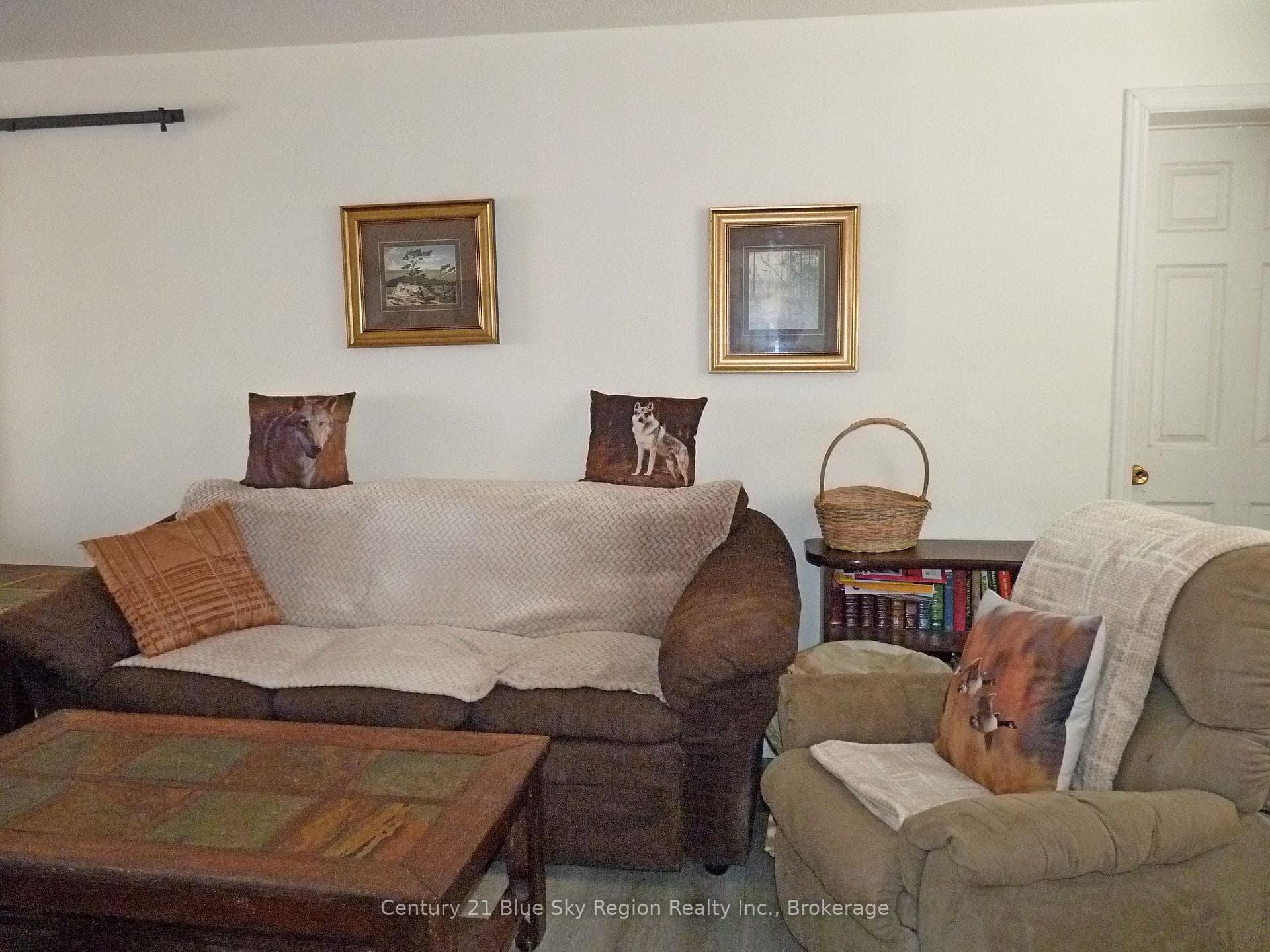 LIVINGROOM