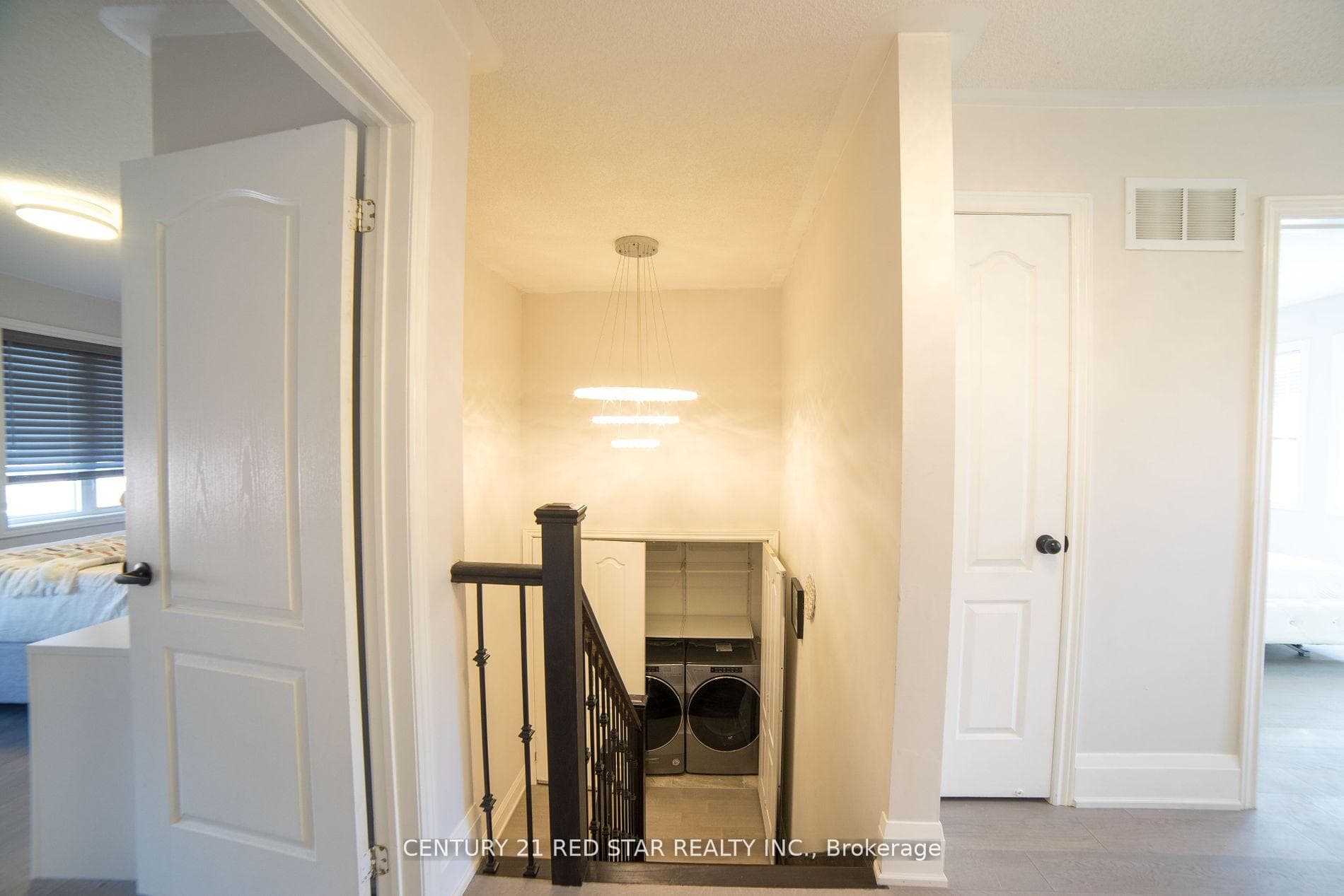 274 Bussel Crescent photo 13