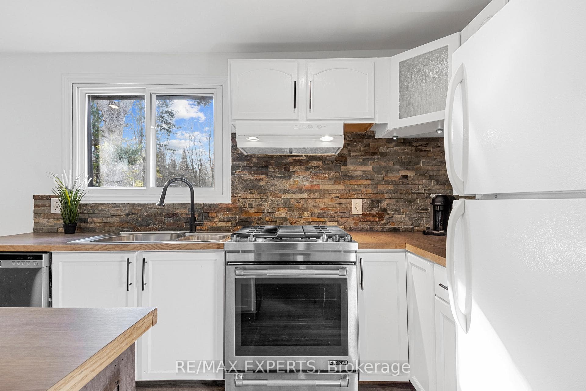 1023 Ferrier Avenue photo 14