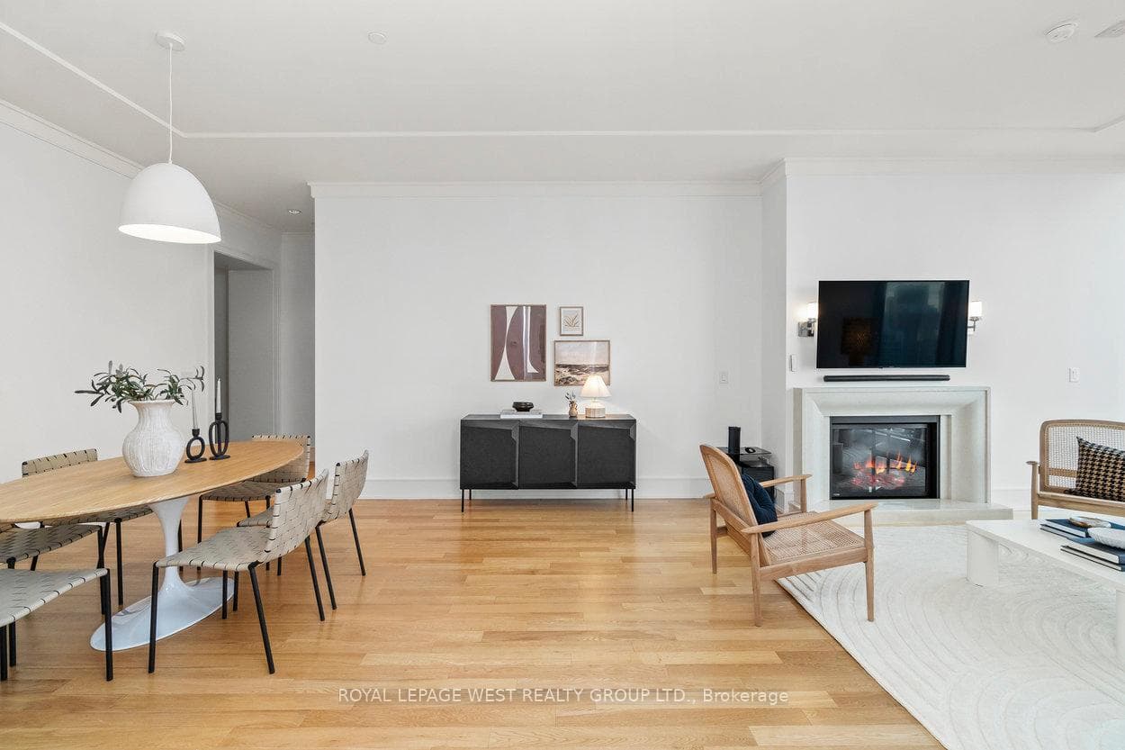 183 Wellington Street Unit 3305 photo 13