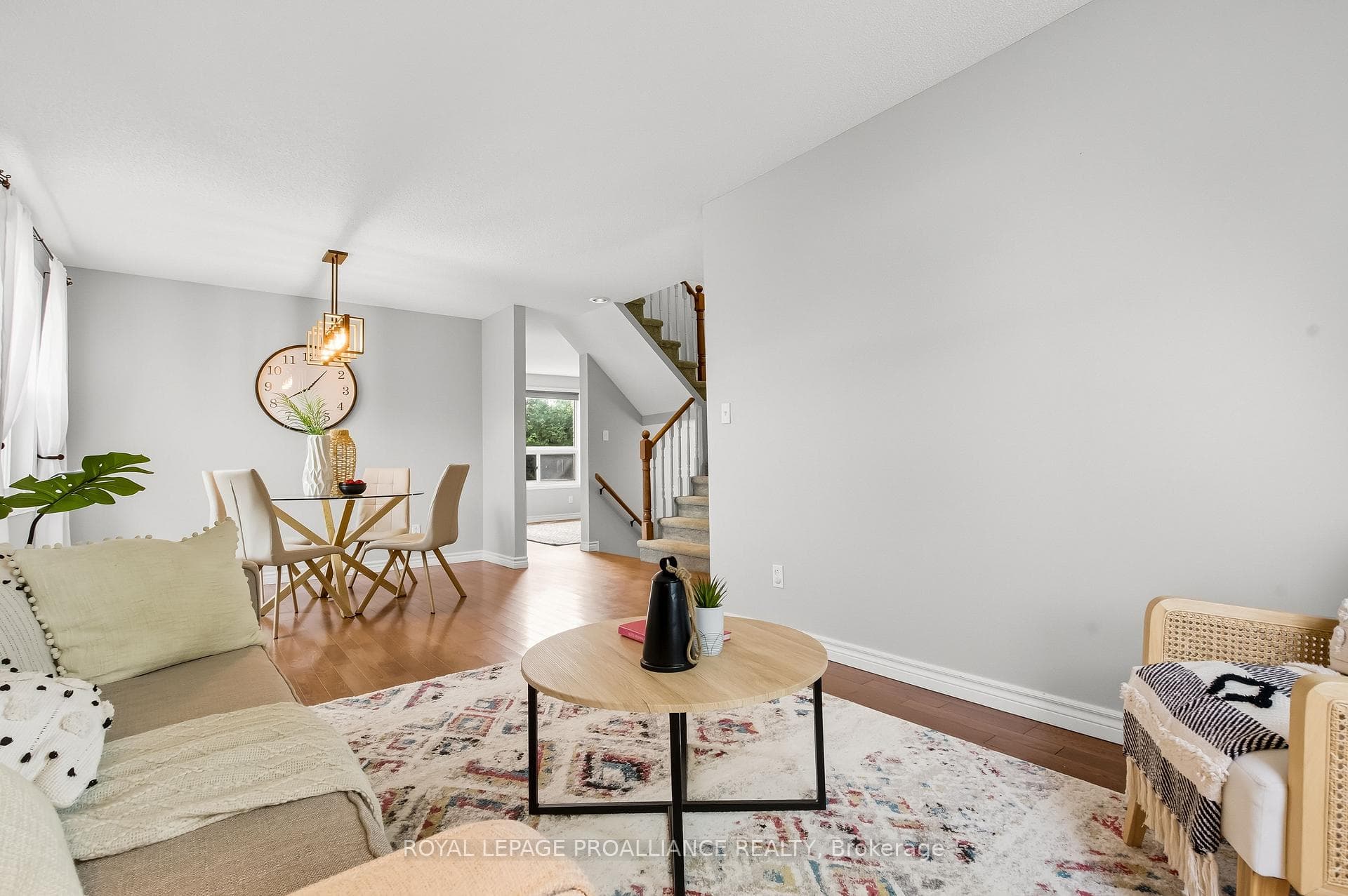 34 Forchuk Crescent photo 5