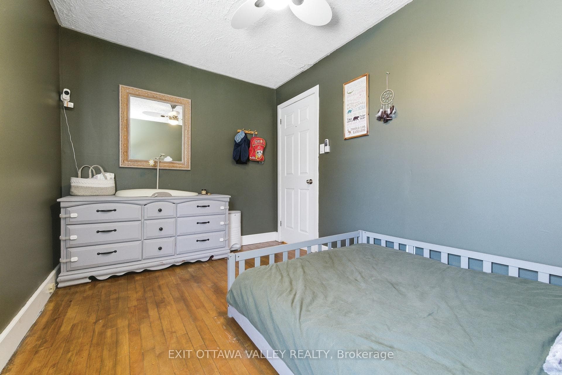 13 Spruce Crescent photo 19