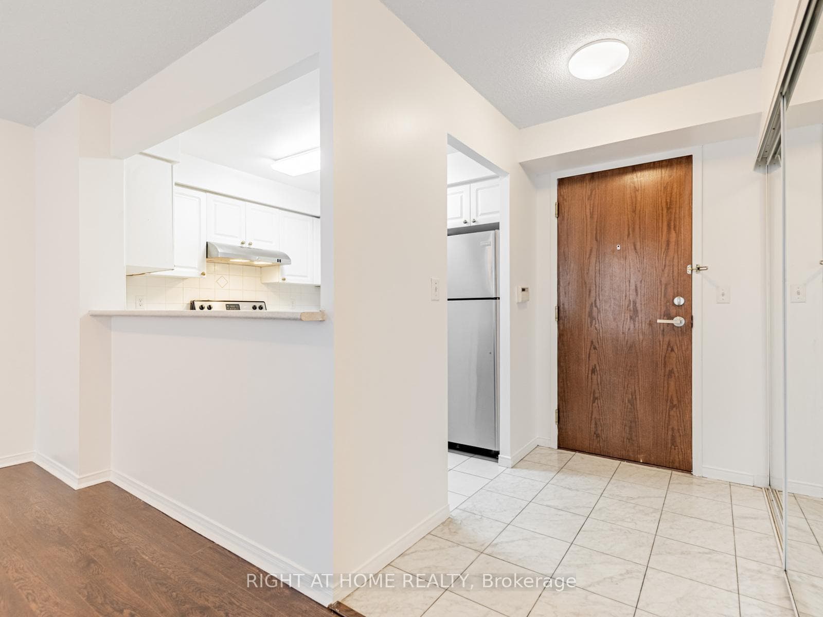 29 Pemberton Avenue Unit 908 photo 6