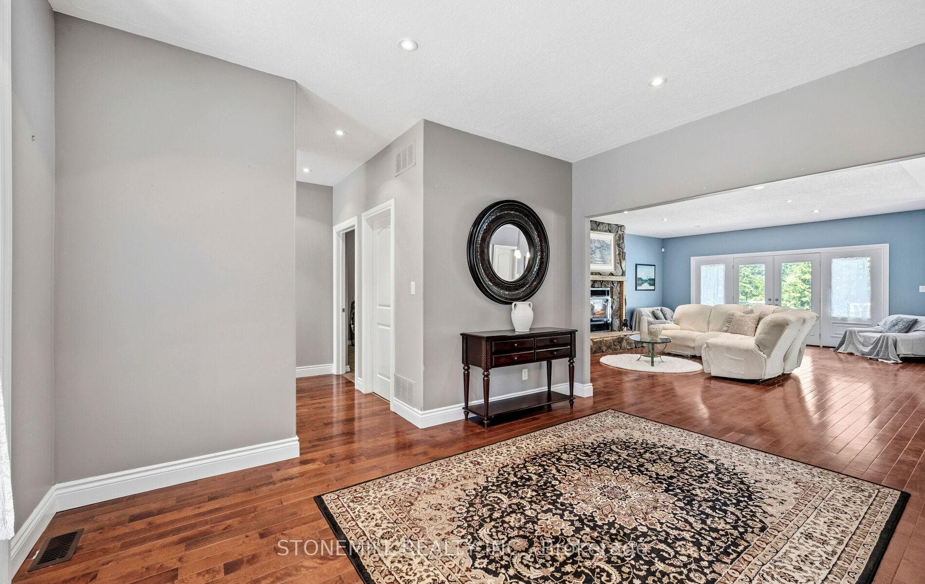 868 Eastdale Drive photo 6