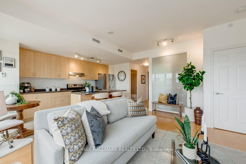 280 Donlands Avenue Unit 1101 photo 8