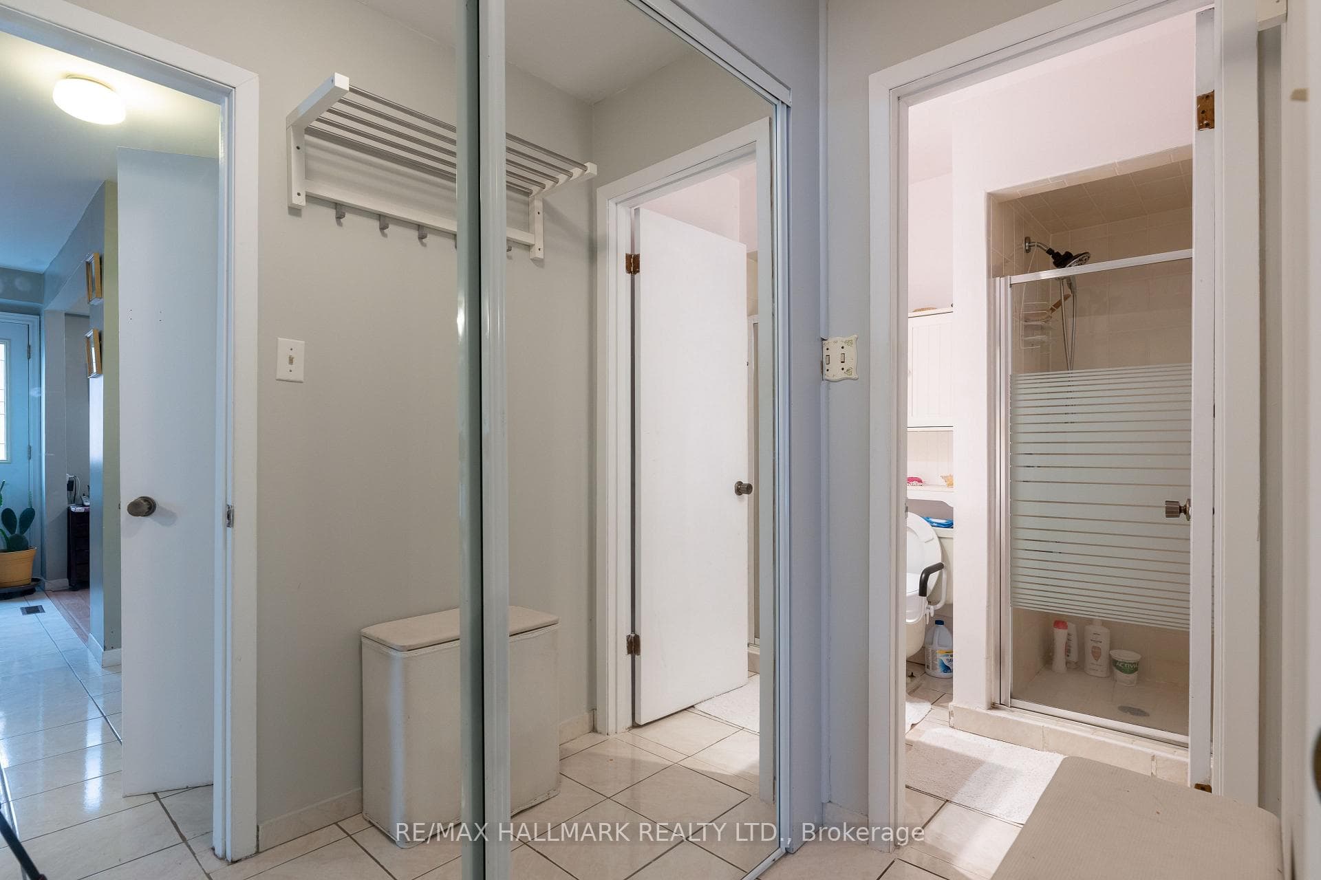 Mirrored Large Closet