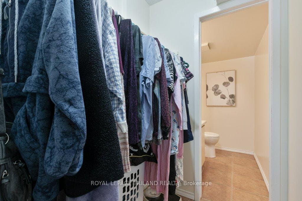 729 Deveron Crescent Unit 104 photo 11