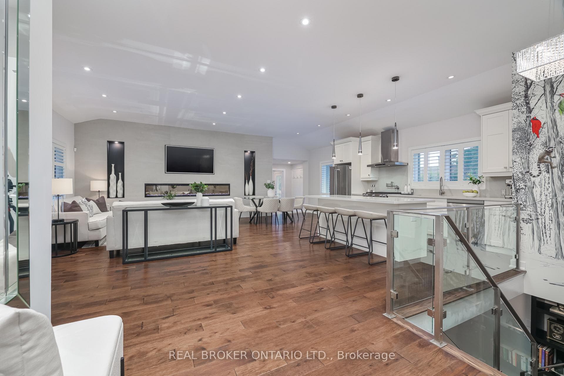 2054 Rebecca Street photo 3