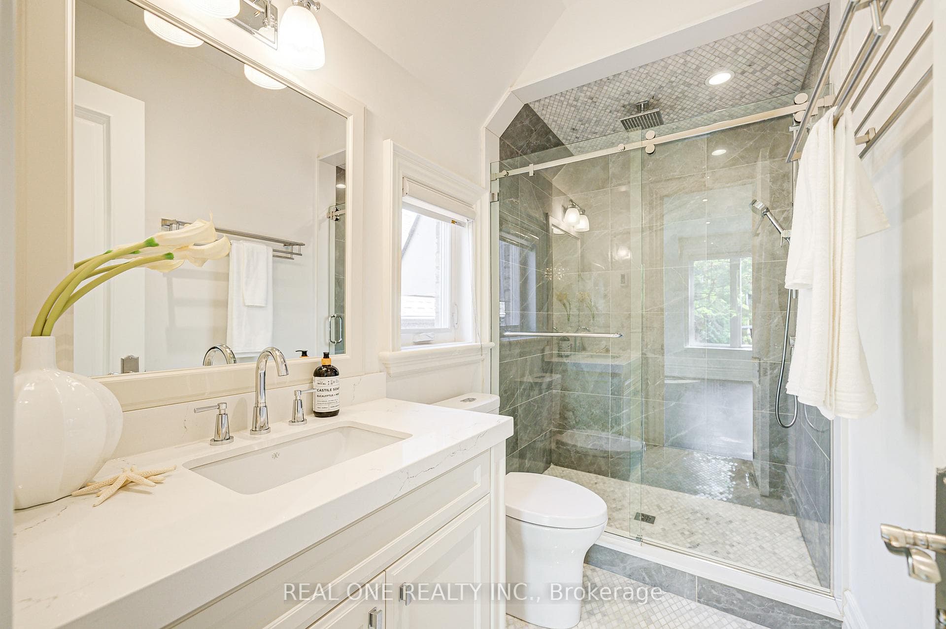 352 Byng Avenue photo 25