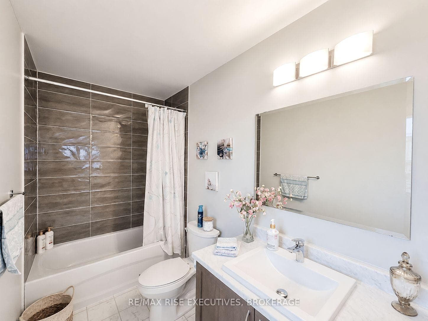 1236 Max Crescent photo 15