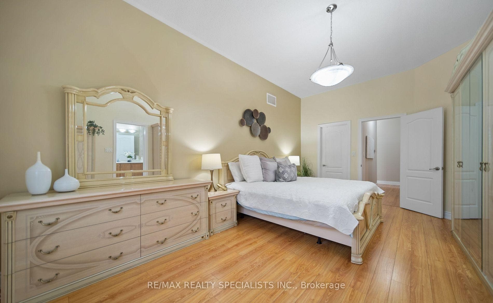 31 Saint Hubert Drive photo 20