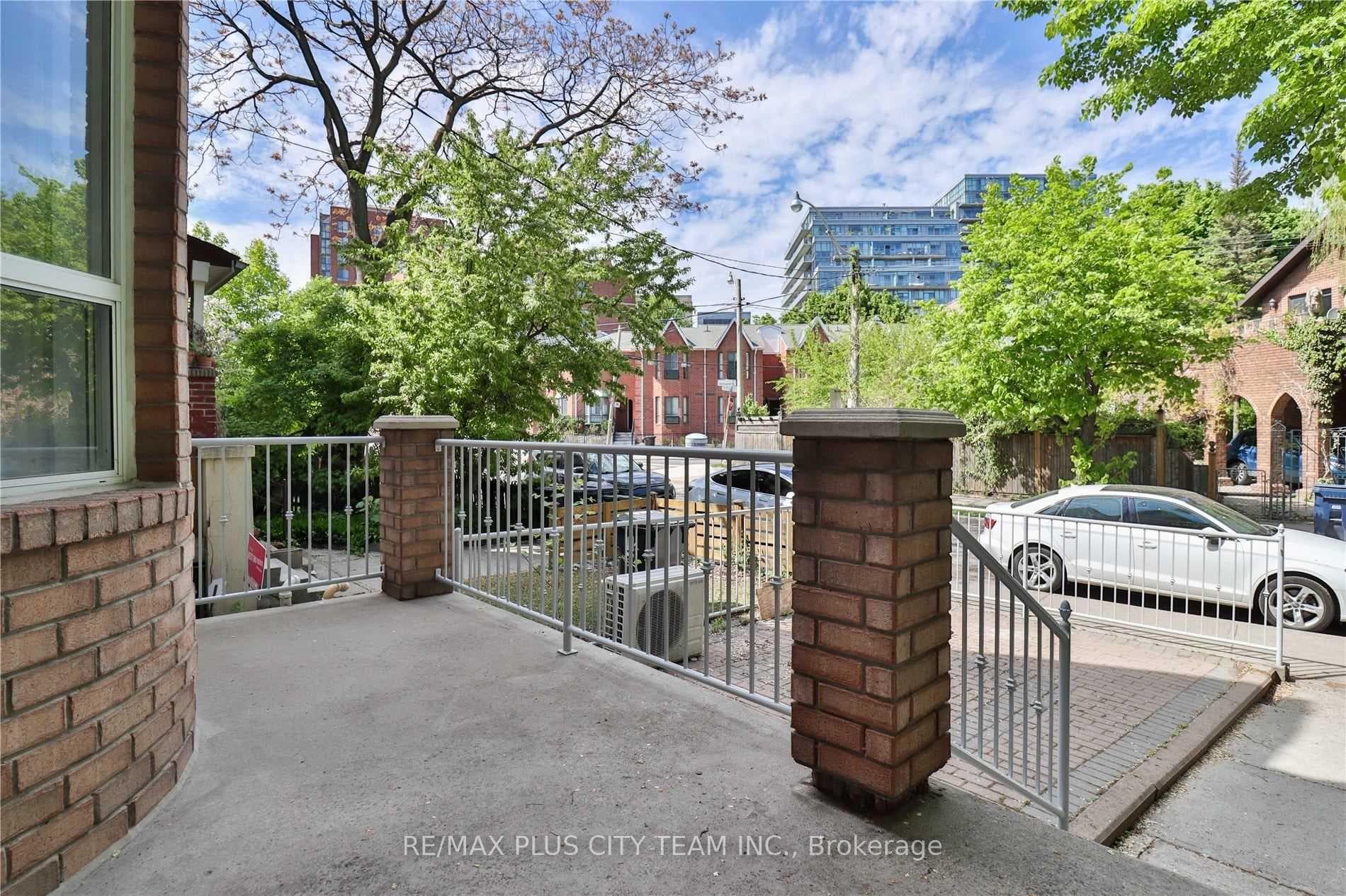 153 Niagara Street Unit Upper photo 3