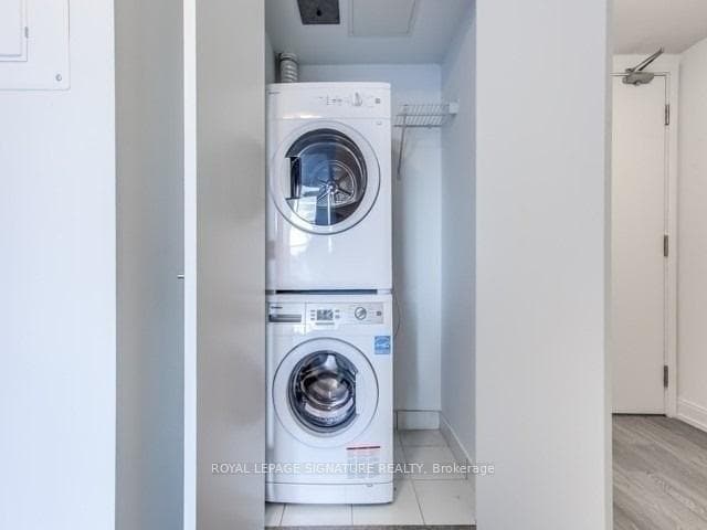 181 Dundas Street Unit 3205 photo 10