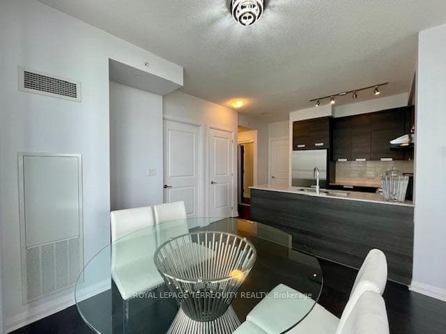 Kitchen/Dining Areas