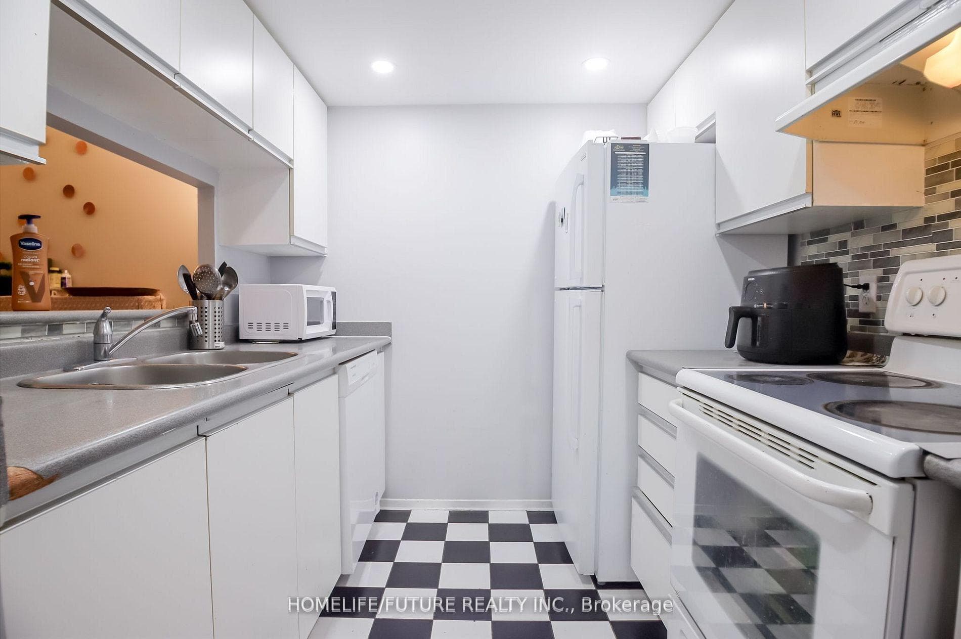2550 Lawrence Avenue Unit 816 photo 28