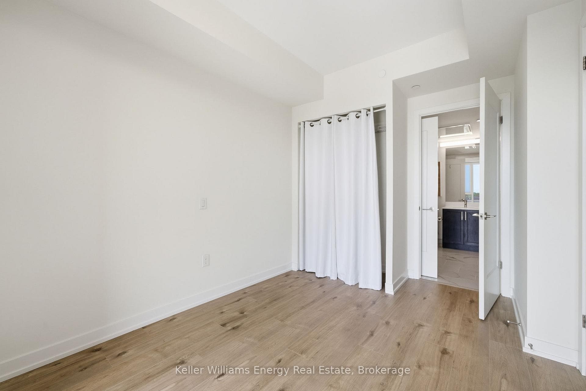 201 Brock Street Unit 417 photo 11