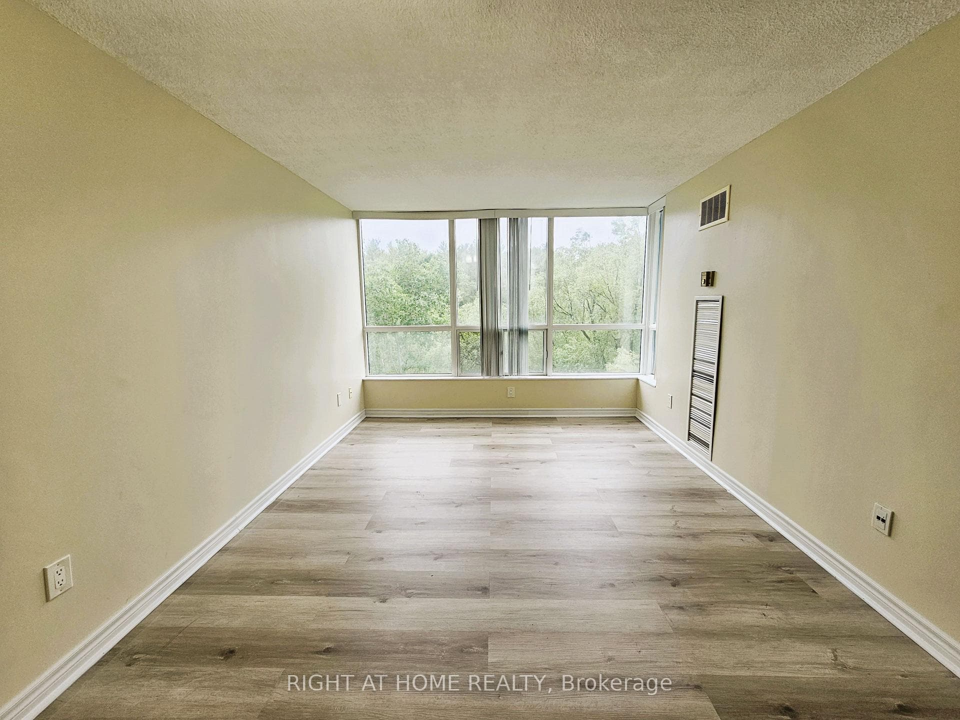3050 Ellesmere Road Unit 611 photo 4