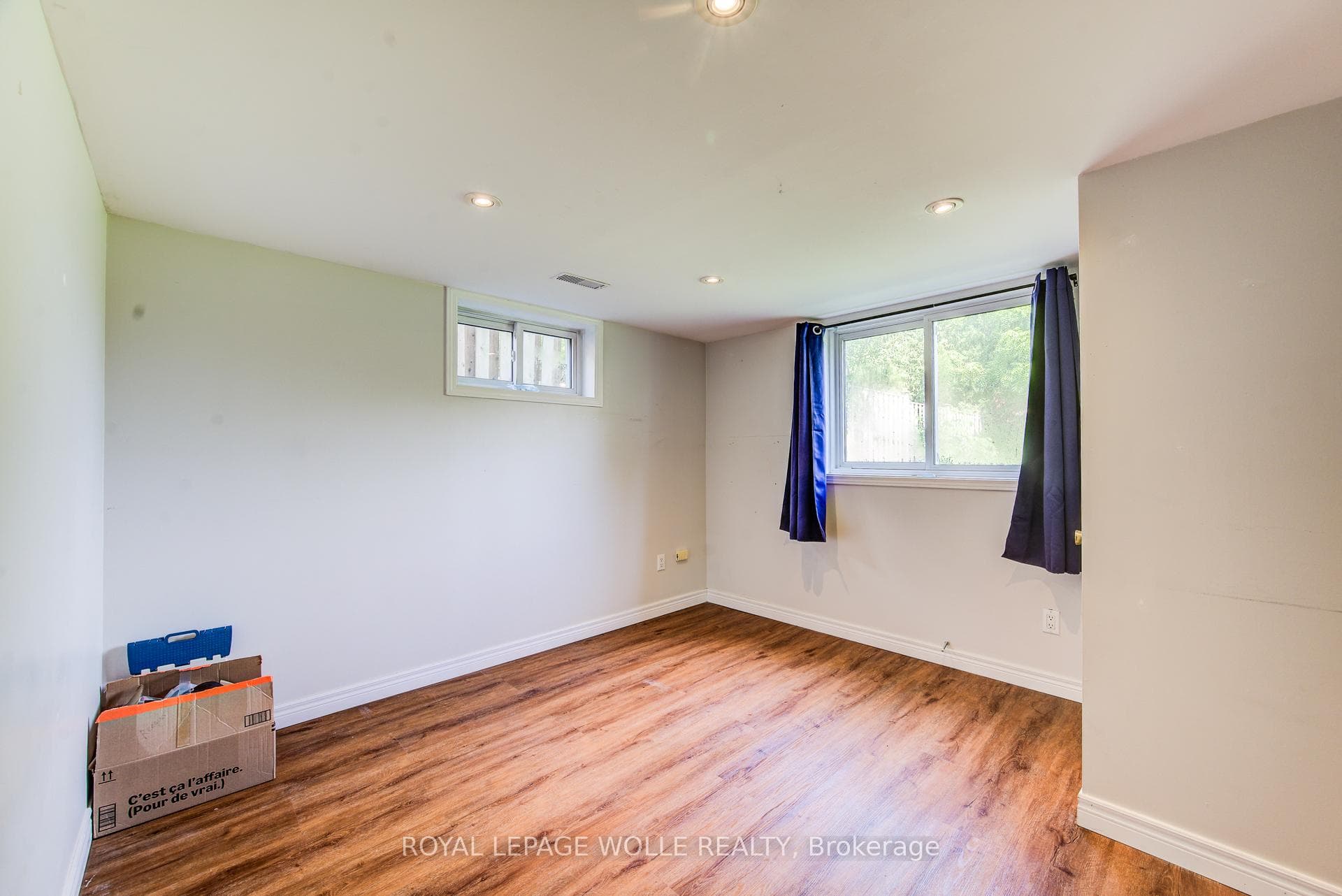 139 Elgin Crescent photo 31