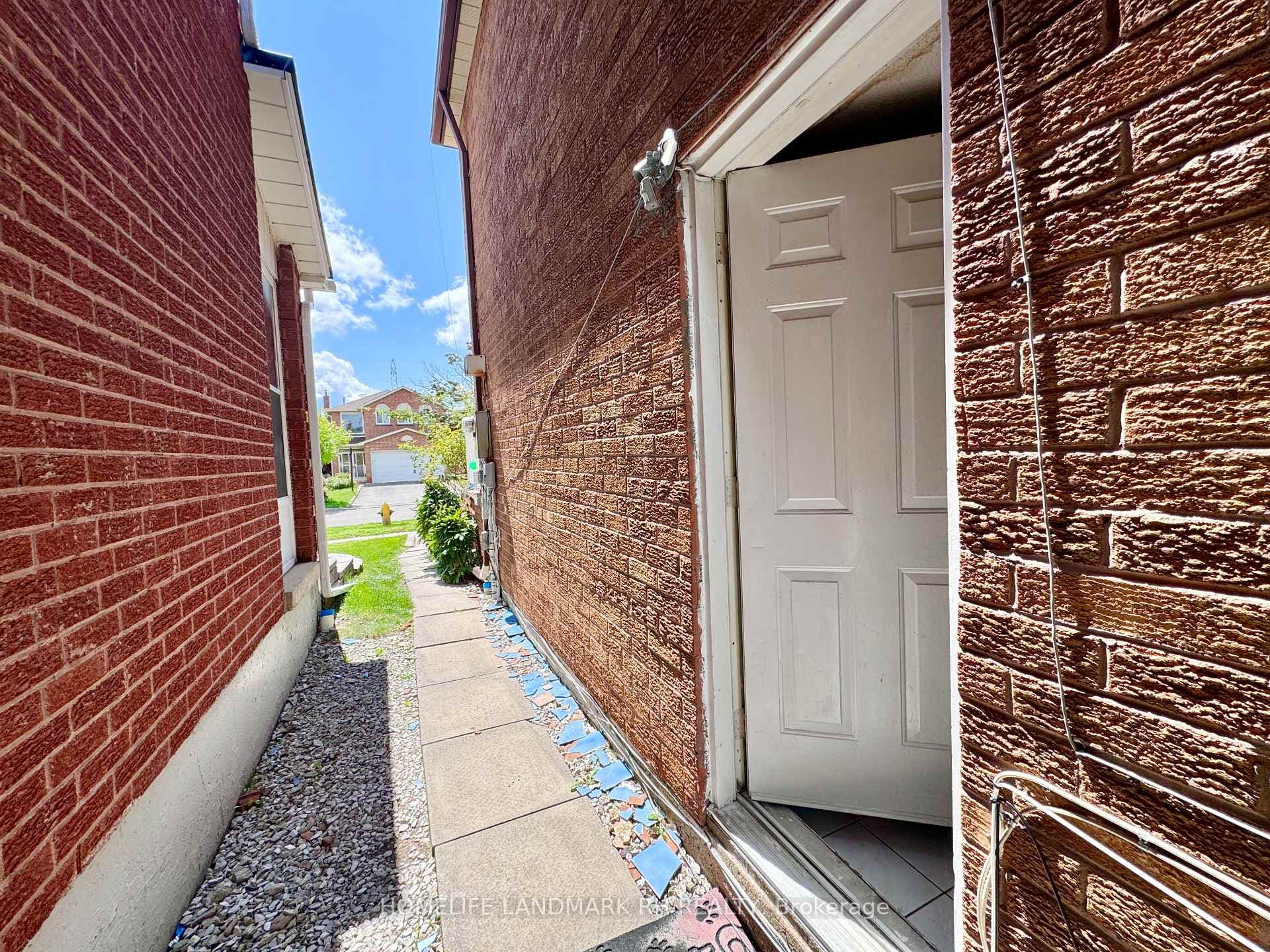 126 Wharton Square Unit Lower photo 2