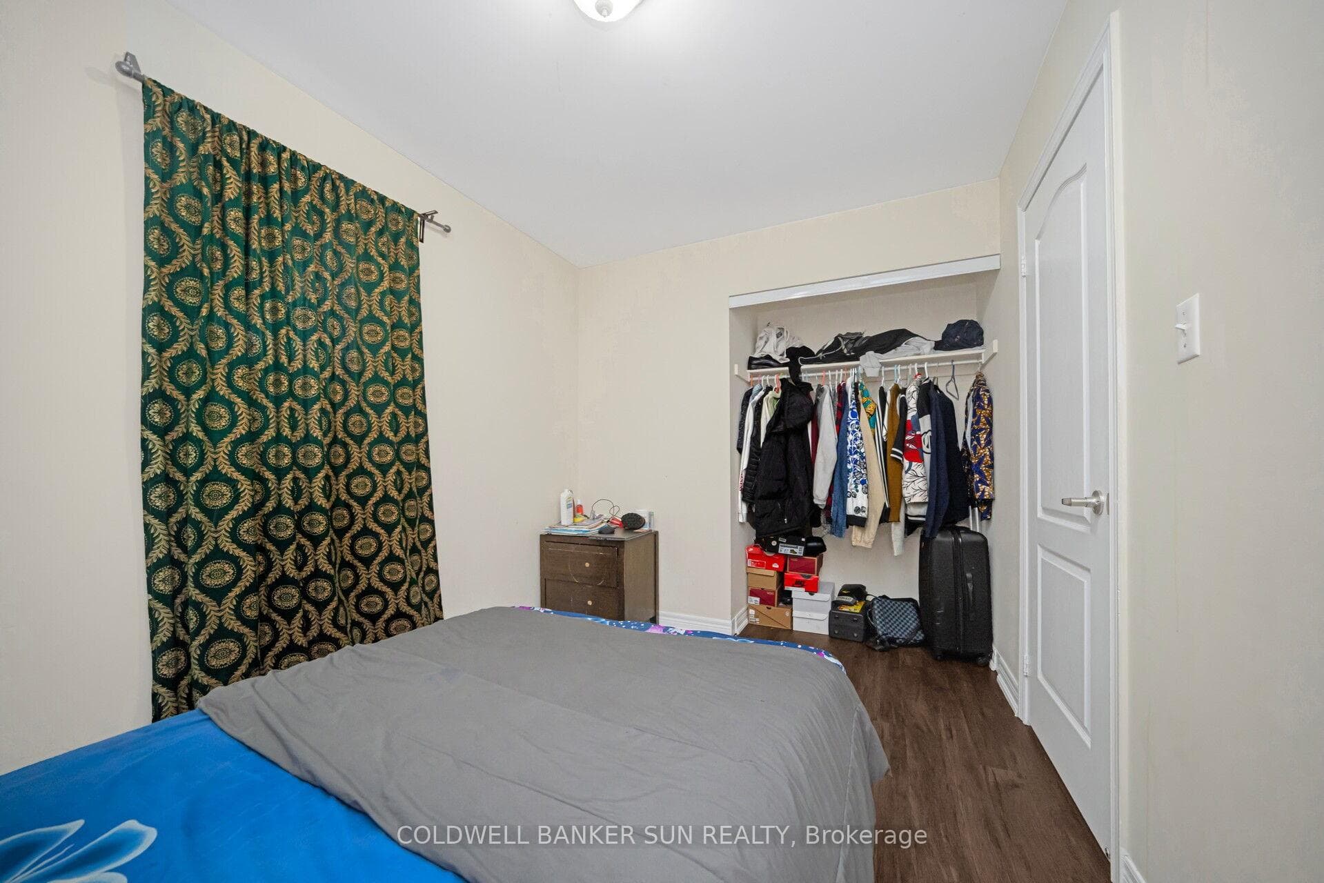 146 Crystalview Crescent photo 25