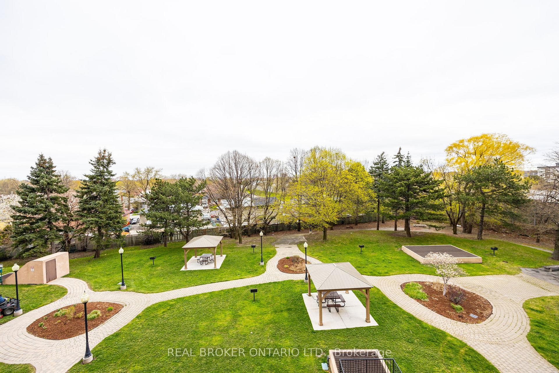 Courtyard with Clear View