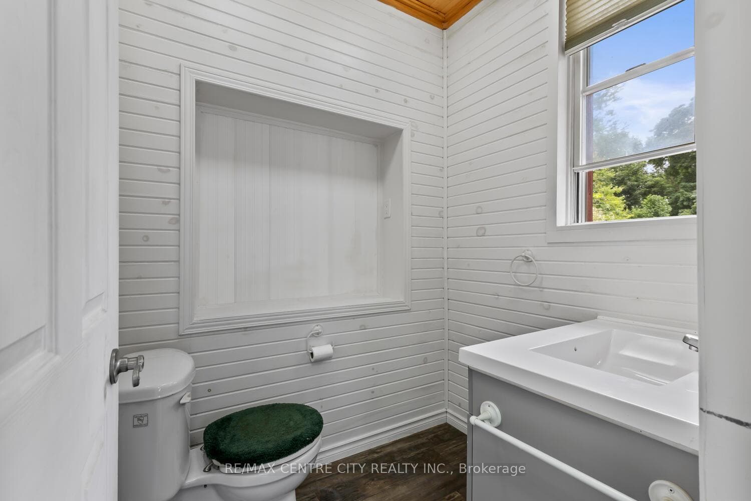 540 Quebec Street photo 14