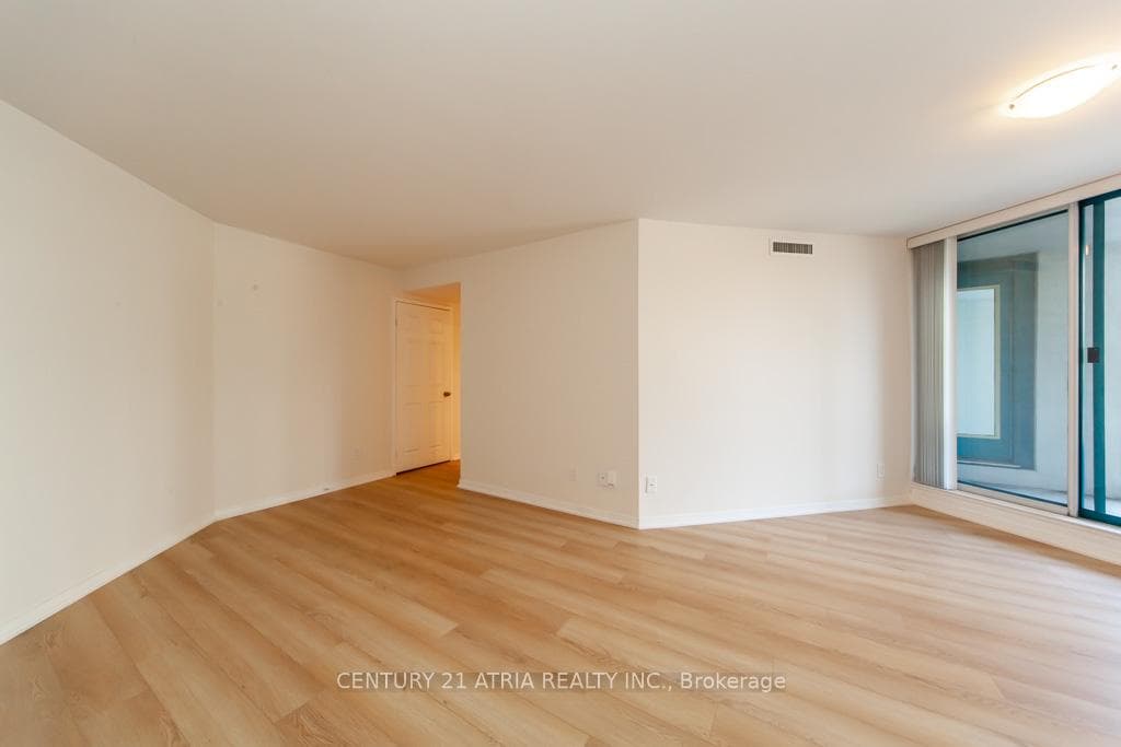4725 Sheppard Avenue Unit 301 photo 19