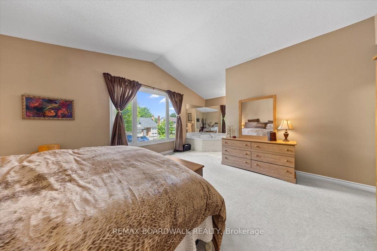 13 Pommel Crescent photo 28