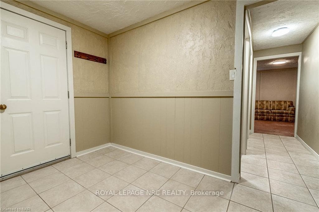104 GLENAYR Place photo 32